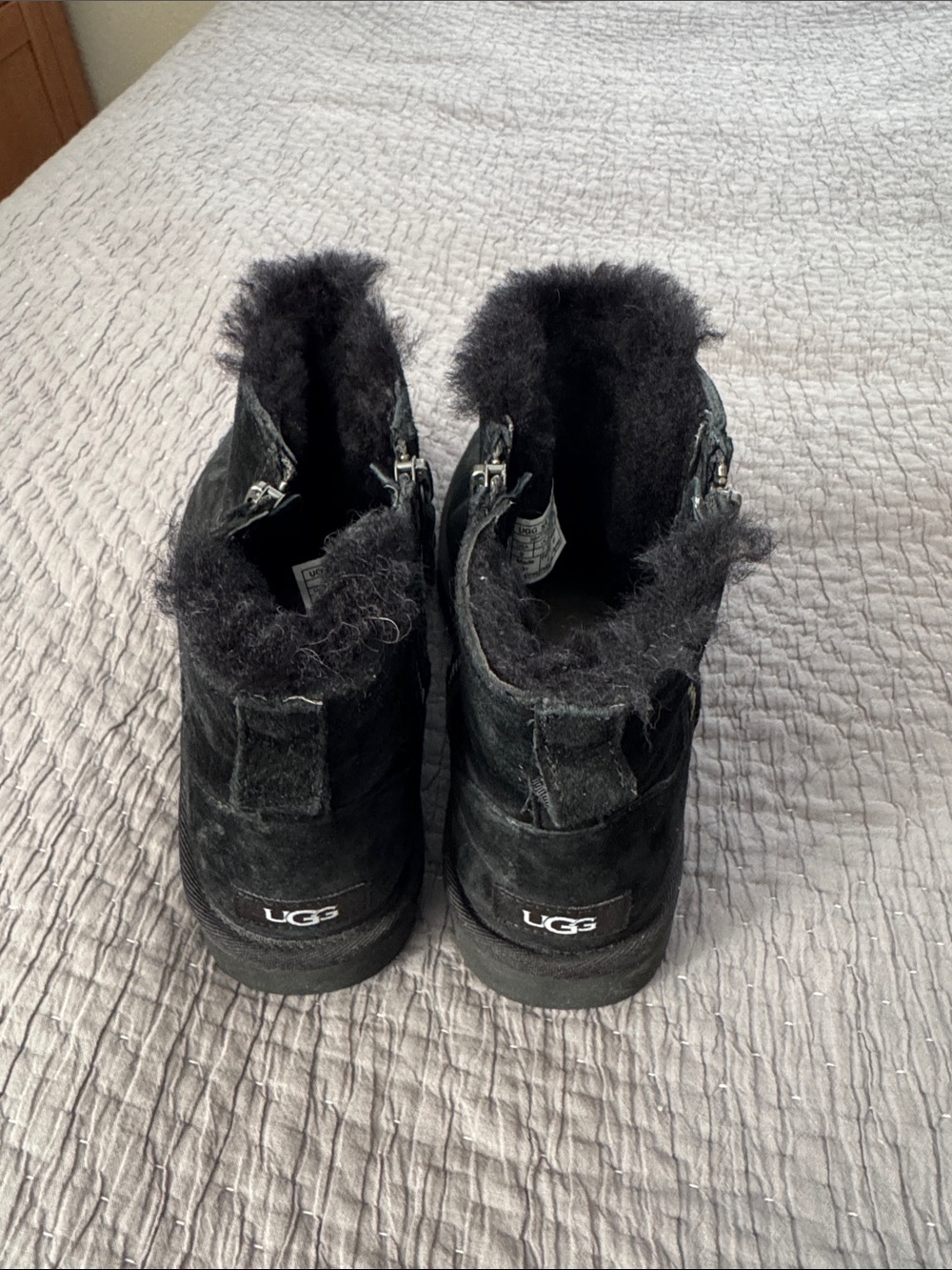 Ugg Side Zip Fluffy Inside Shoes Boots - Picture 2 of 4